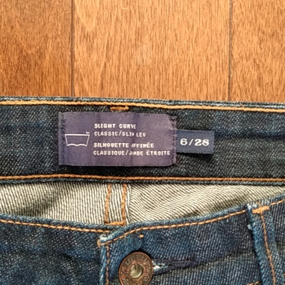 Levi's Slight Curve Classic Slim Leg Size 6 28 - Picture 2 of 5